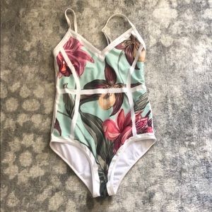 🌺 Tropical print one piece swimsuit 🍃